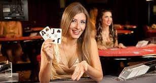 e190 Bingo en vivo con dealers que animan cada ronda